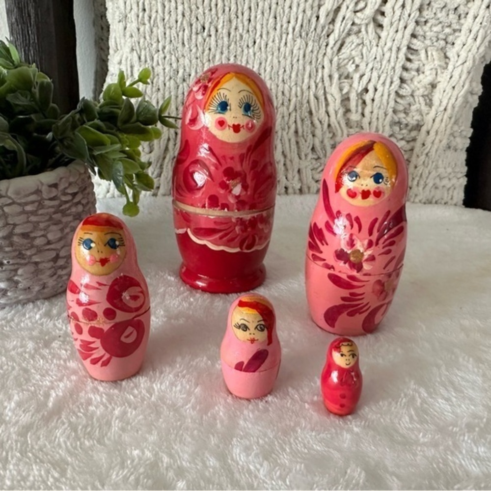 Hand-Painted Russian Nesting Dolls - Pink and Red